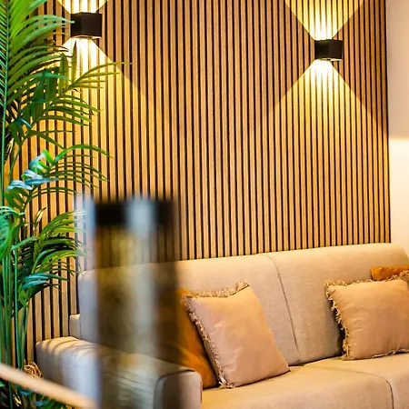 10floor Private Parking Como