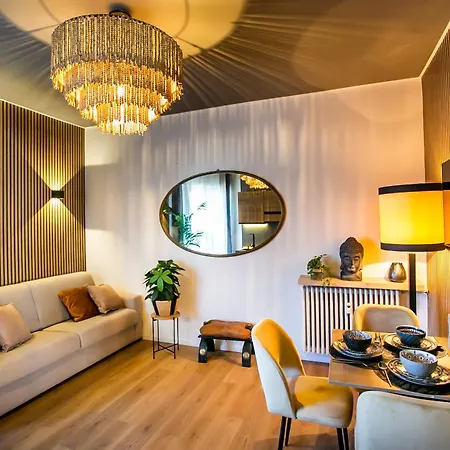 10floor Private Parking Como