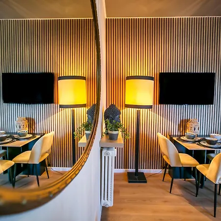 10floor Private Parking Como