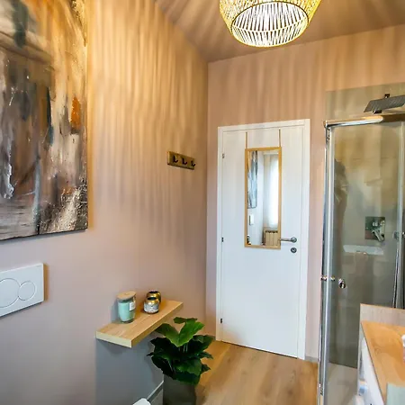 10floor Private Parking Nyaraló *