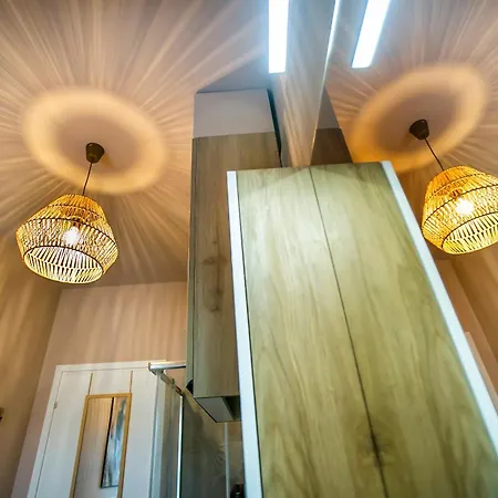 10floor Private Parking Como