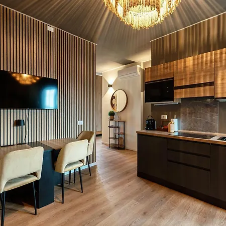 10 Floor By Quokka 360 - View & Parking * Como