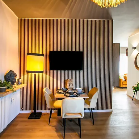 10floor Private Parking Como